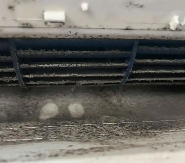 开阳空调吹的风有股烧焦味是怎么回事